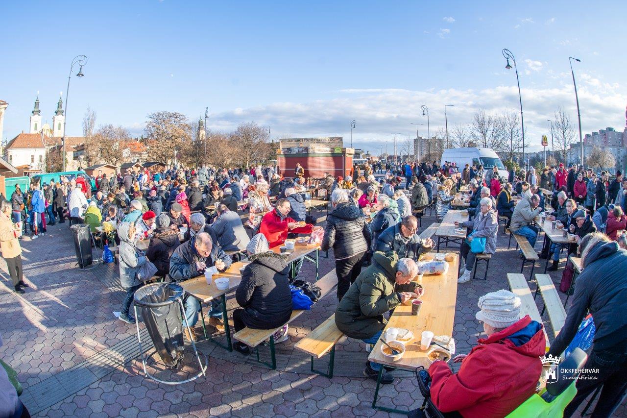 Szerencsehozó lencsével kezdődött az új esztendő Székesfehérváron