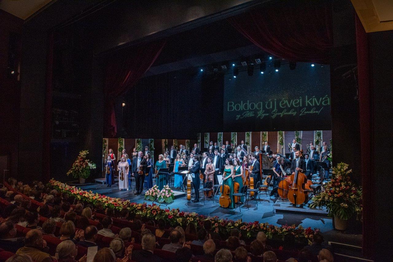 Újévi koncert az Alba Regia Szimfonikusoktól a Vörösmarty Színházban