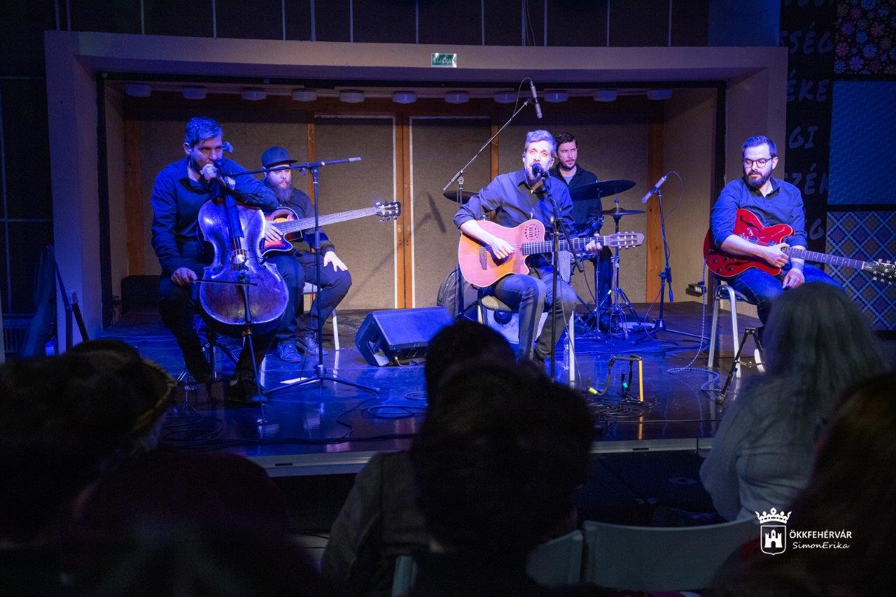 Szabó Balázs és bandája adott koncertet Székesfehérváron A magyar kultúra napja alkalmából