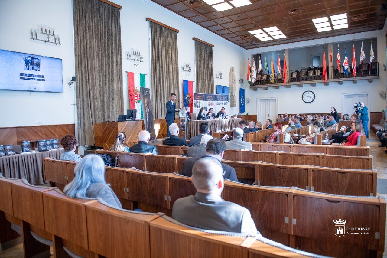 Apponyi konferencia és kötetbemutató a Városházán