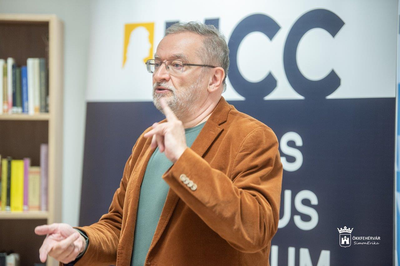 Hahner Péter történész előadása a fehérvári MCC-ben