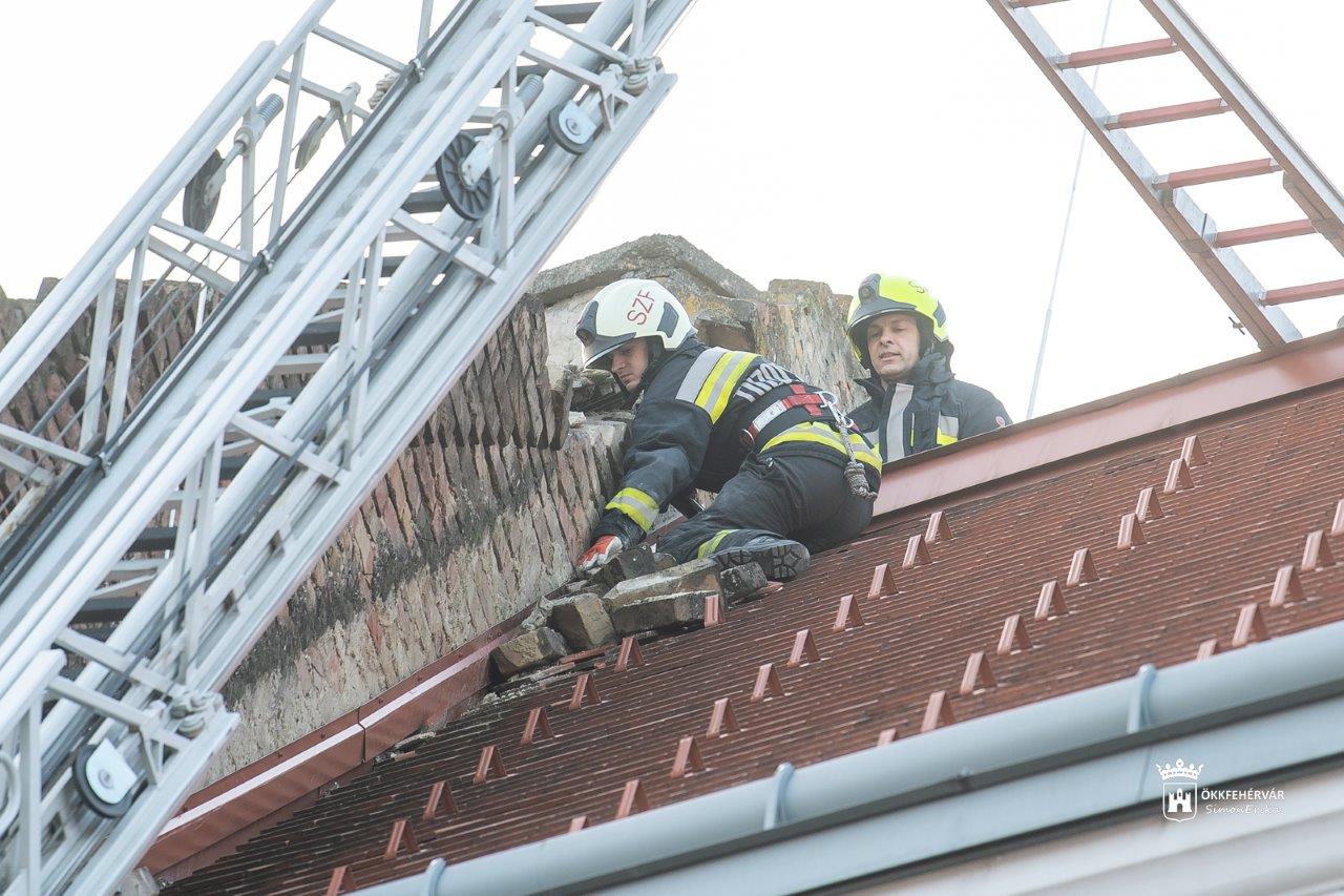 Tűzfal omlás a Budai úton