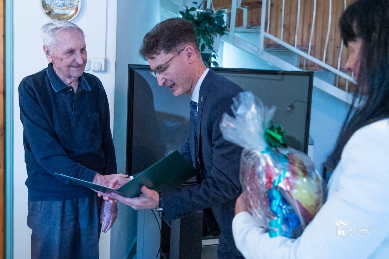 Berczeli Bélát köszöntötték 90. születésnapján