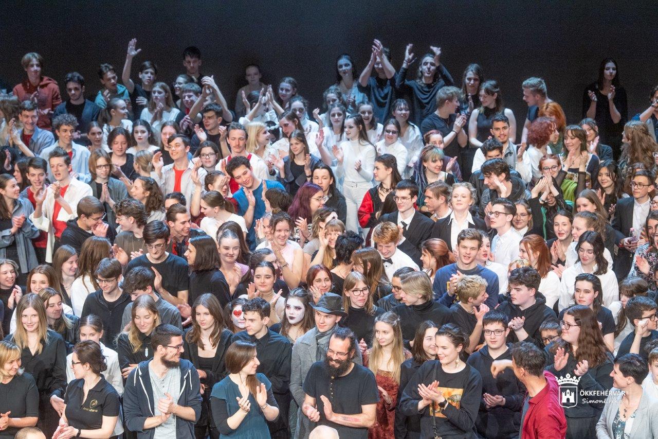 Atlantisz program - képeken a fehérvári fiatalok AranyJáték című bemutatója