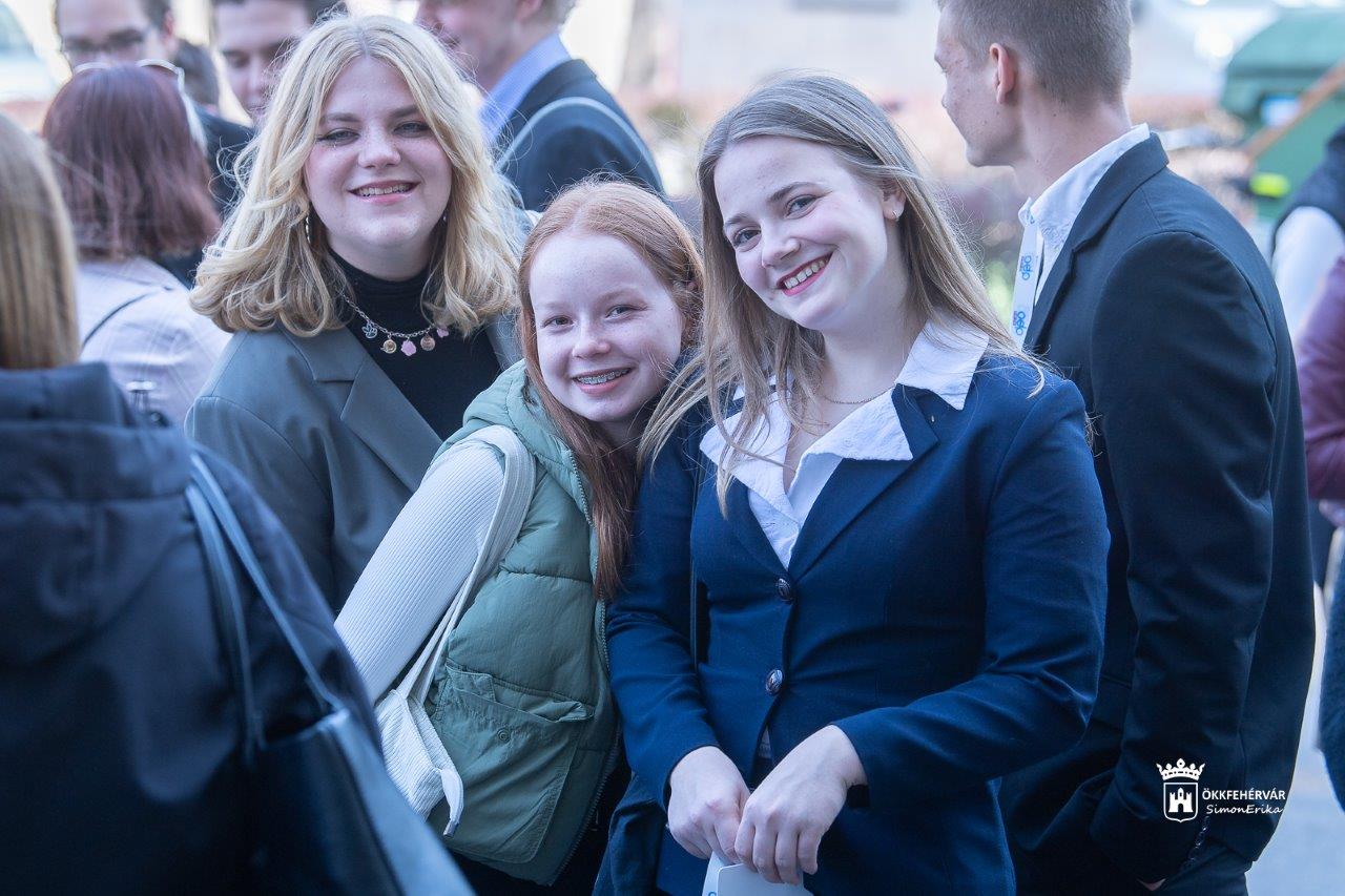 Így kezdődött az Országos Diákparlament Székesfehérváron