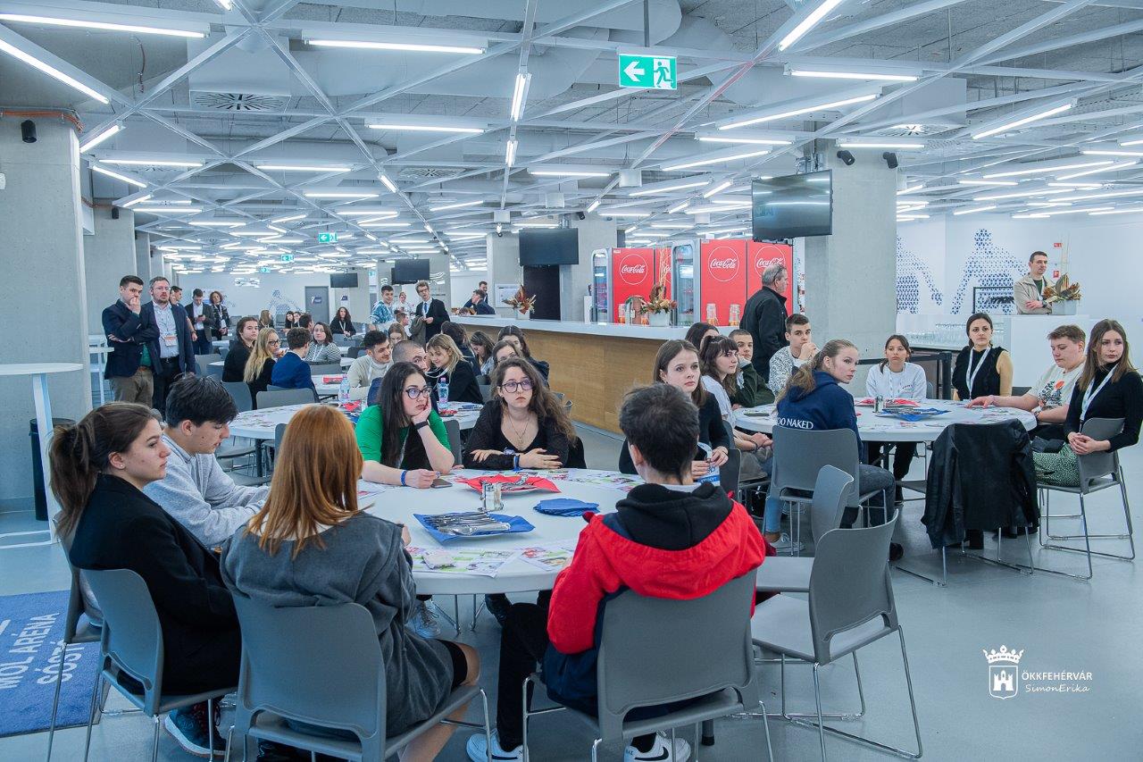 XI. Országos Diákparlament Fehérváron - képek a szombati napról