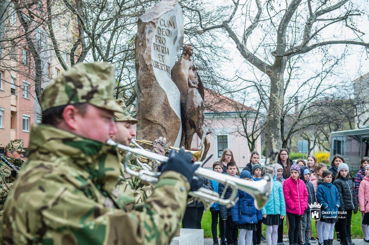 Megemlékezés a Rákóczi- emlékműnél