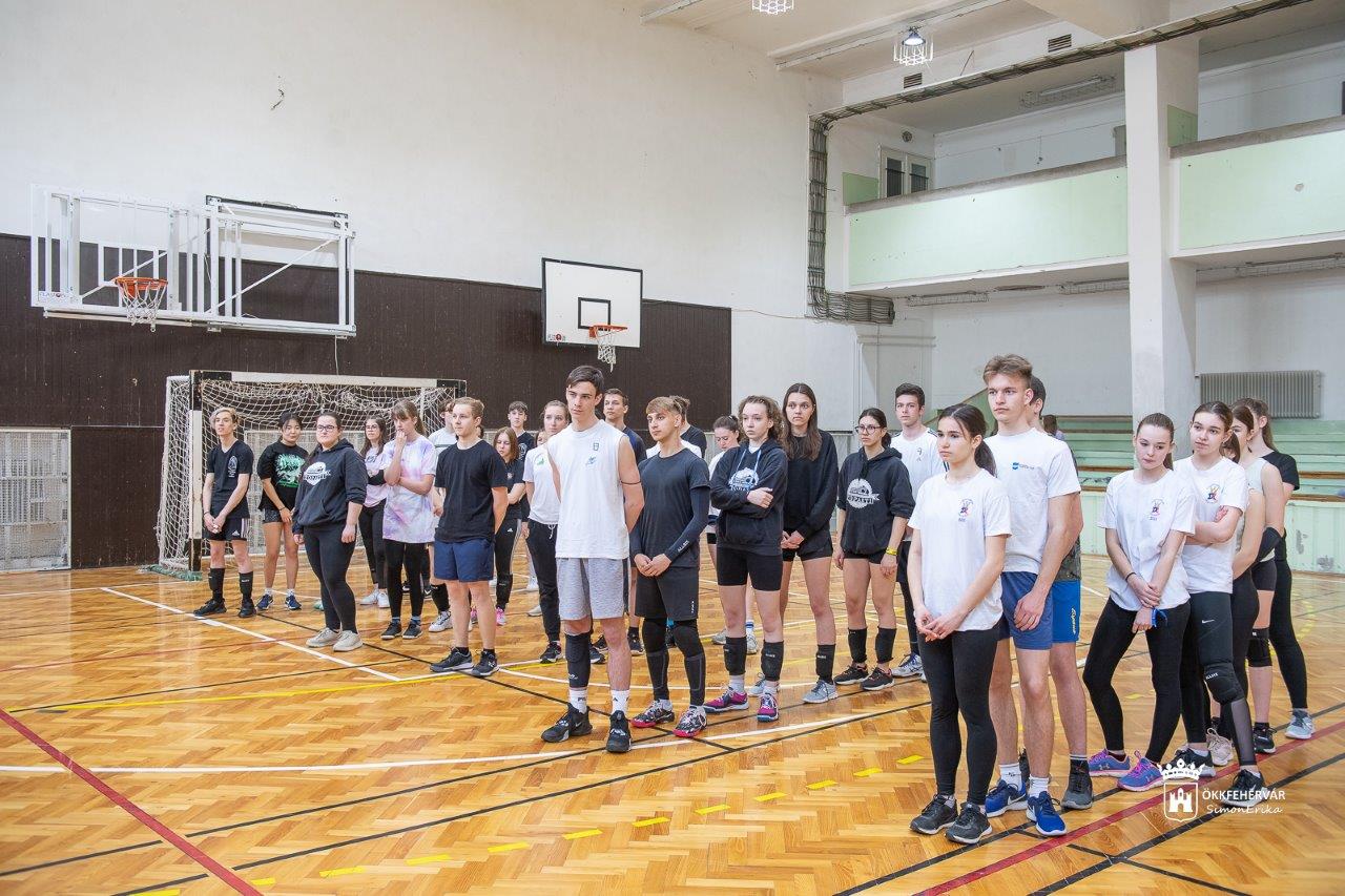 Így kezdődött a Jákyban a 24 órás Röplabda Kupa