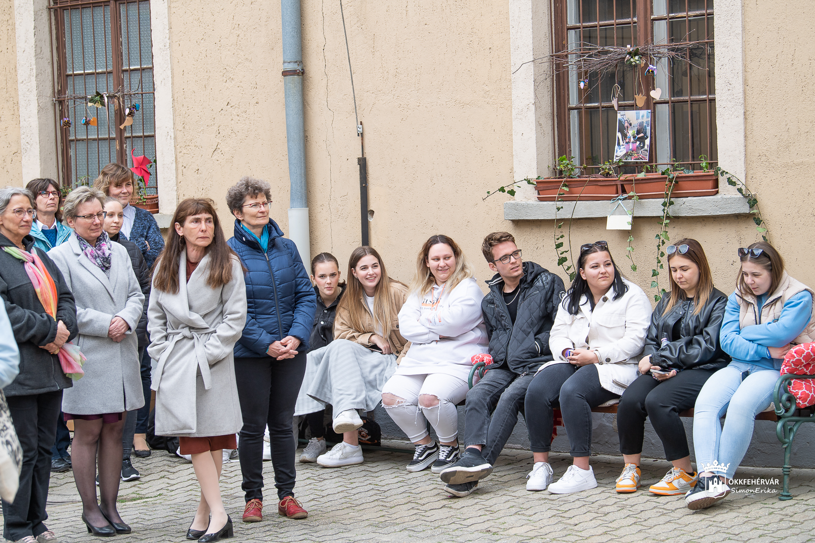 Pihenősarok az I. István Technikum udvarán
