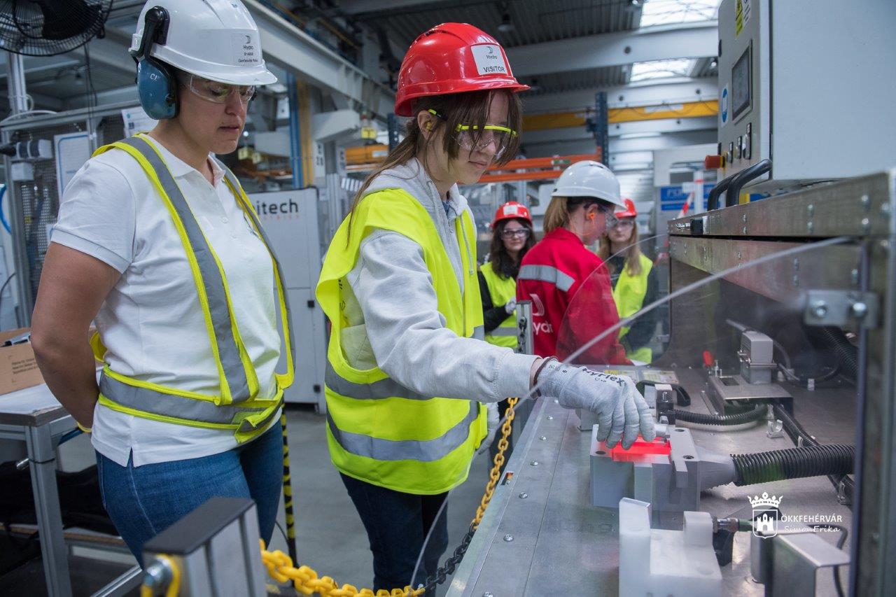 Lányok Napja az Óbudai Egyetem Alba Regia Műszaki Karán