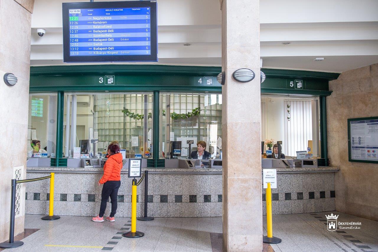 A vármegye- és országbérletről a fehérvári Vasútállomáson