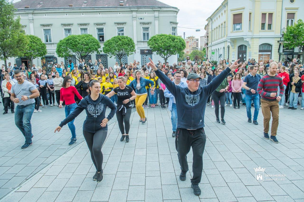 Fehérvári Tánc Ünnep belvárosi felvonulással és flashmobbal