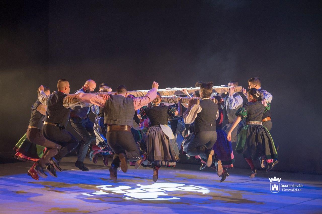 Az Alba Regia Táncegyesület tánc világnapi műsora a Vörösmarty Színházban