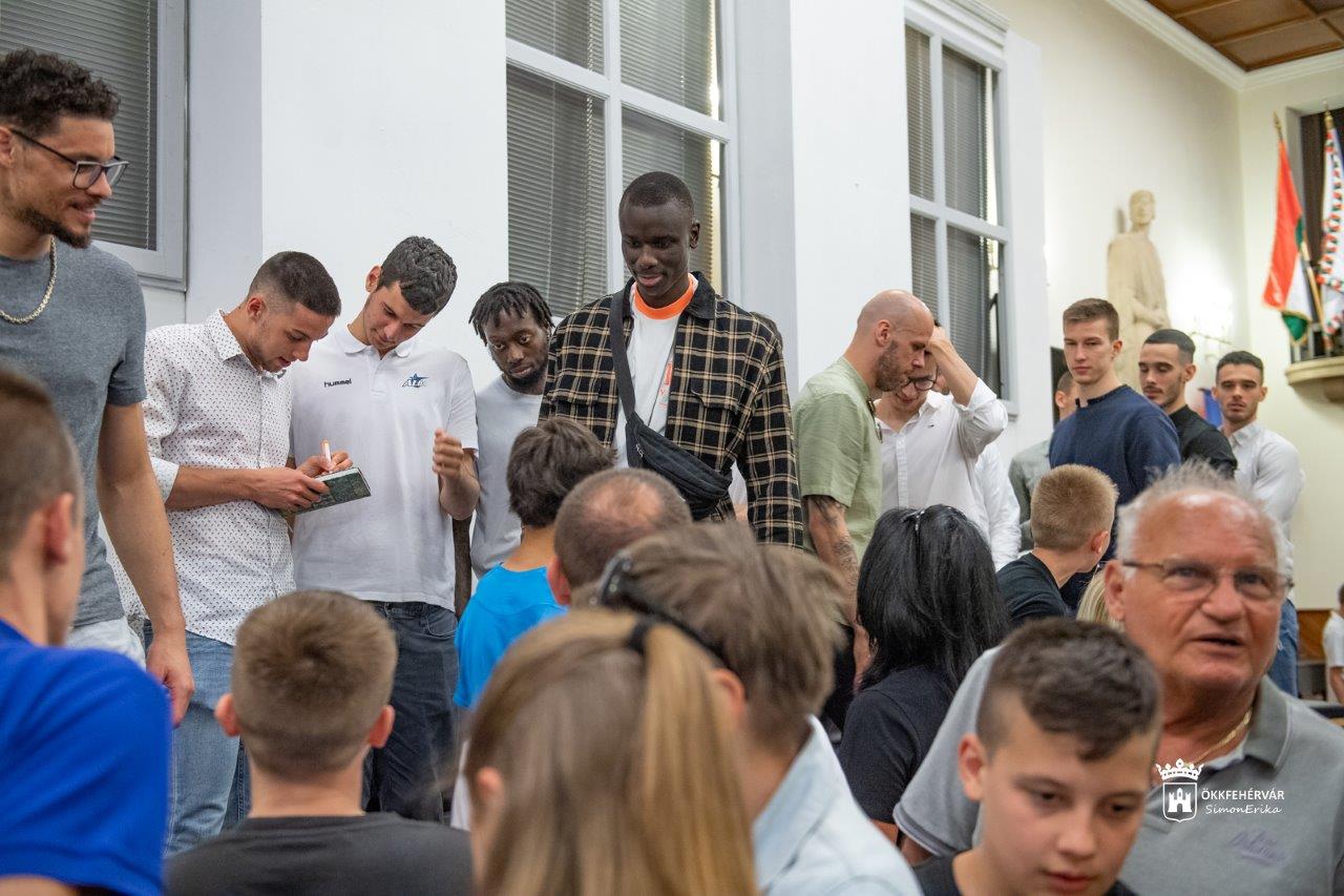 A Városházán fogadták a szurkolók az Arconic-Alba Fehérvár csapatát