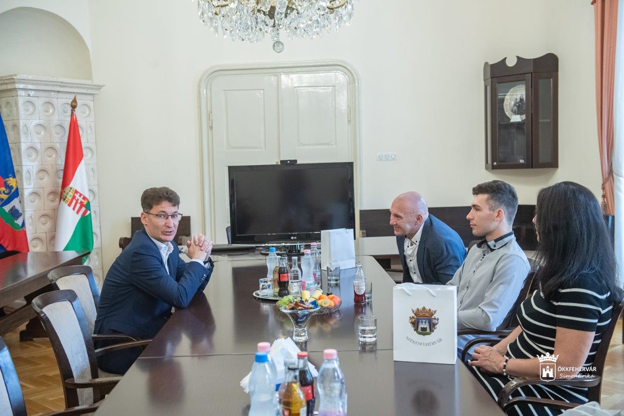 Fekete Gergely karatés fogadása a Városházán