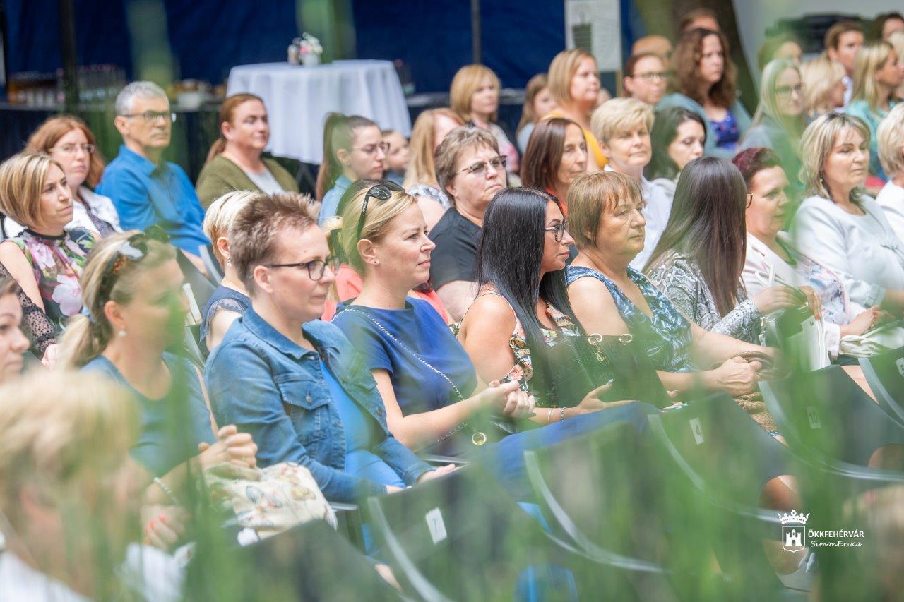 Semmelweis-napi ünnepségen köszöntötték az egészségügyi dolgozókat a múzeum udvarán