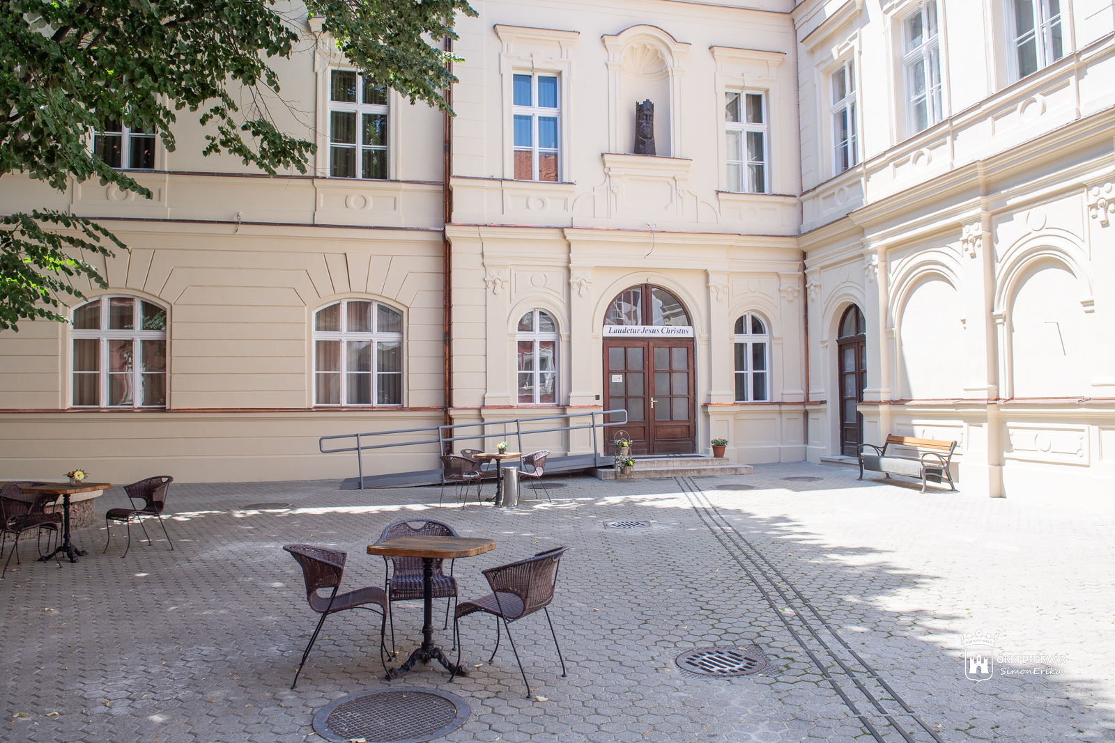 Ütemezetten folyik a Szent István Művelődési Ház felújítása