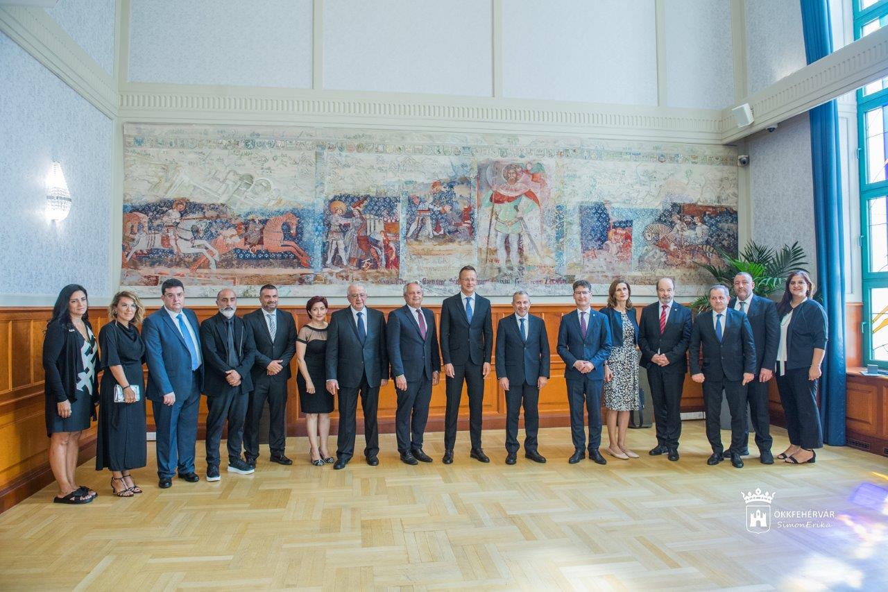 Ők is Szent Istvánt tisztelik - testvérvárosi szándéknyilatkozat aláírás Batrounnal