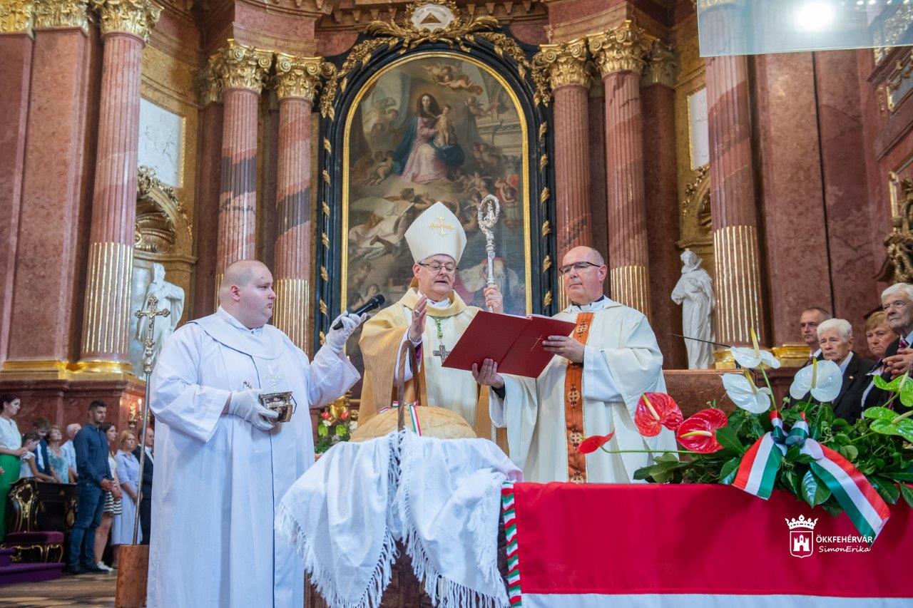 Szent István-napi ünnepi szentmise Székesfehérváron