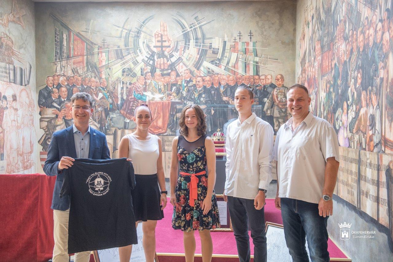 Shihan Bőke Bélát és fiatal versenyzőit fogadták a Városházán