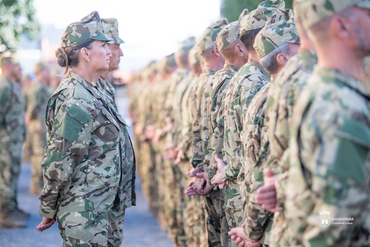 Kibocsátó ünnepséget tartott a Magyar Honvédség a Városház téren