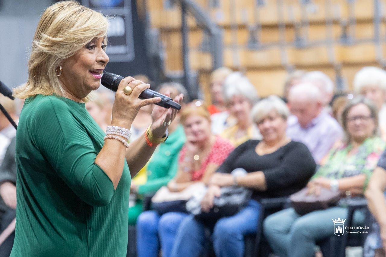 Idősek világnapja Fehérváron Szulák Andreával