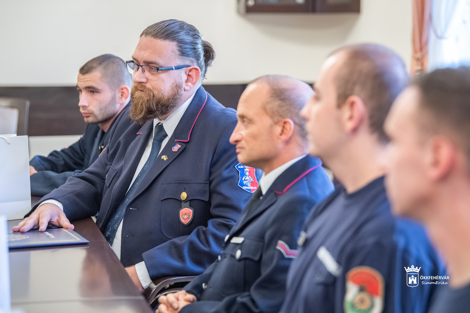 Ők értek elsőként a repülőgépbaleset helyszínére - a tűzoltókat köszöntötte  a városvezetés