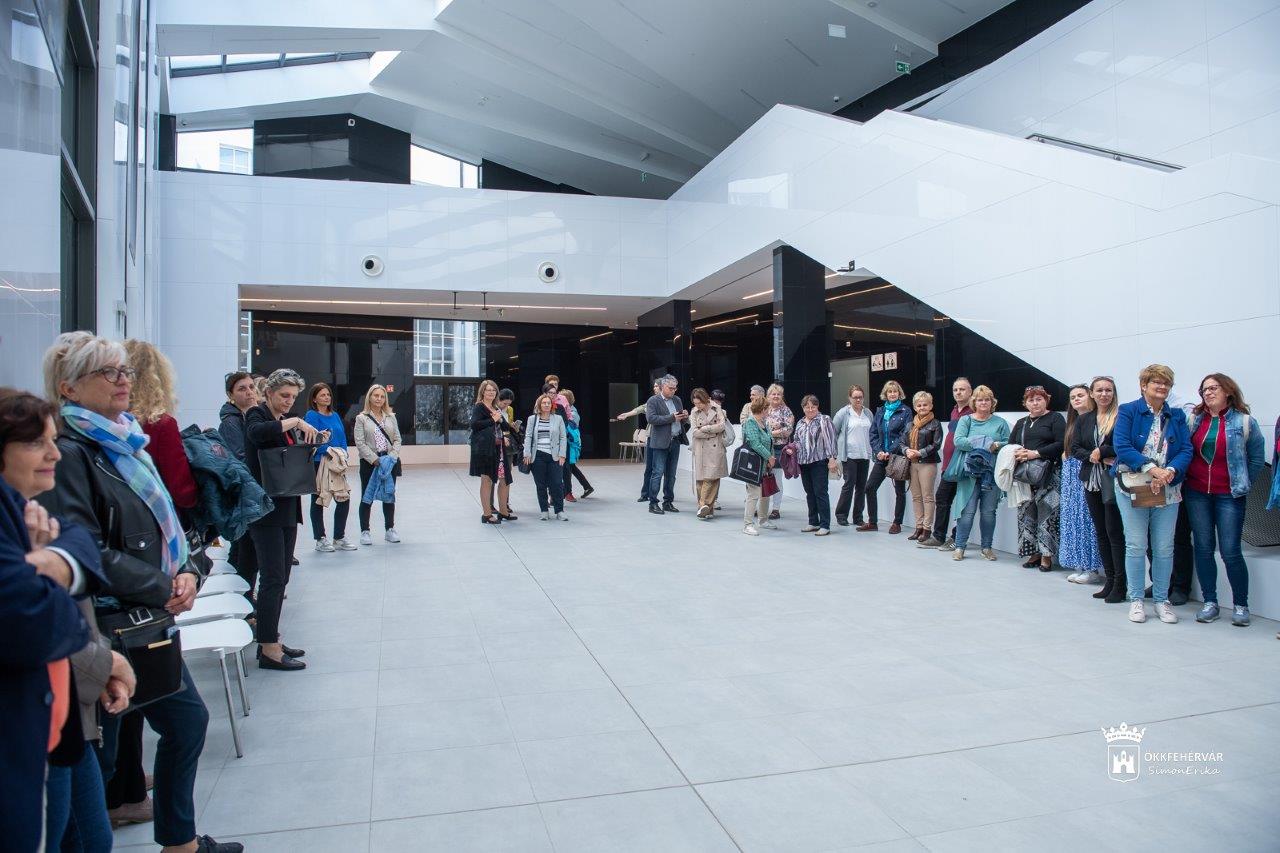 Fehérvári pedagógusoknak a Munkácsy-kiállításon