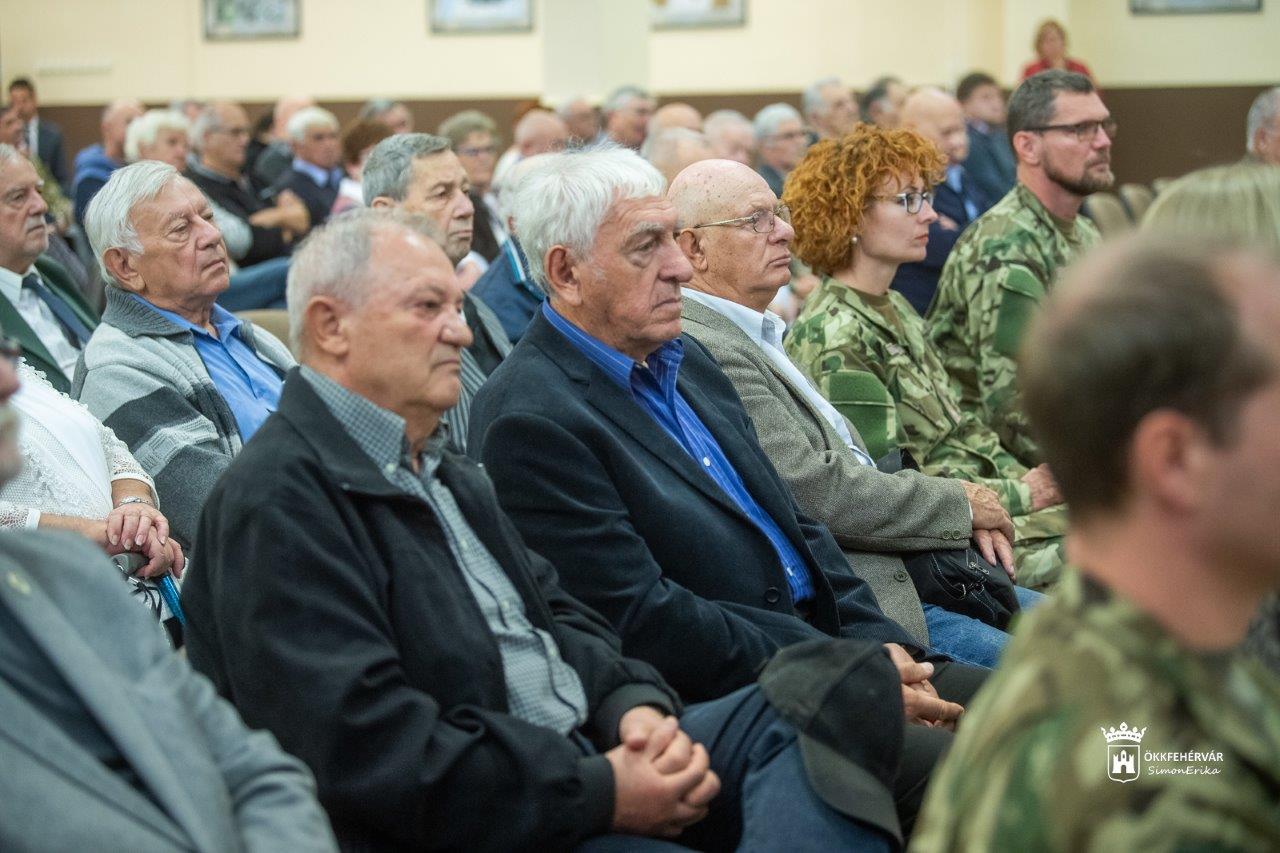 Nyugállományú katonák vendégeskedtek a Nagysándor József Laktanyában