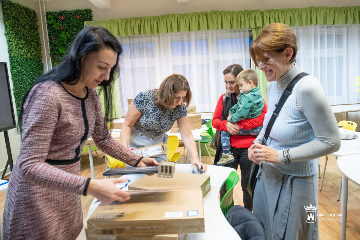 Laptopot kapnak a 7. és 10. évfolyamos székesfehérvári tanulók