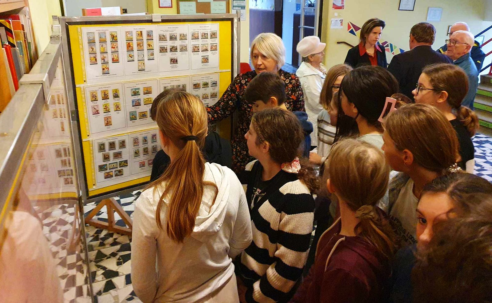 Bélyegkiállítás a 85 éves Széna Téri Általános Iskolában