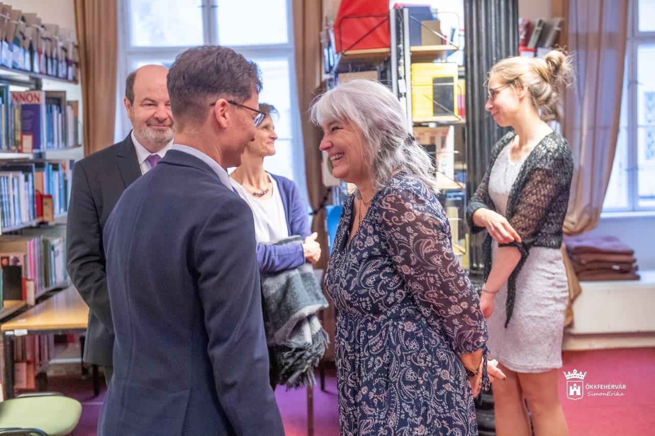 Elköszönt a Vörösmarty Könyvtár igazgatója, Buriánné Tarró Edit