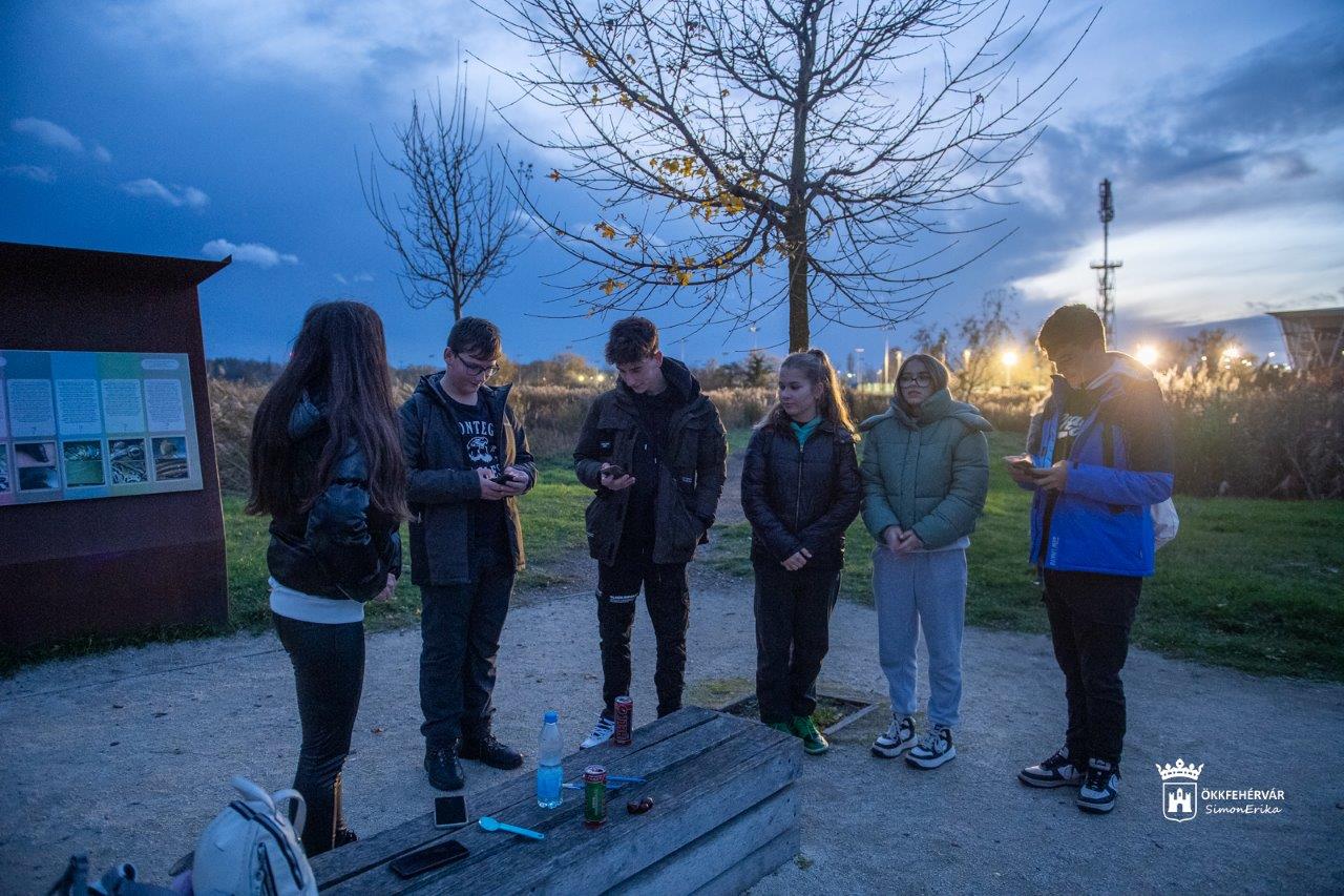 A Székesfehérvári Diáktanács „éjszakai” tájékozódó versenye a Sóstón