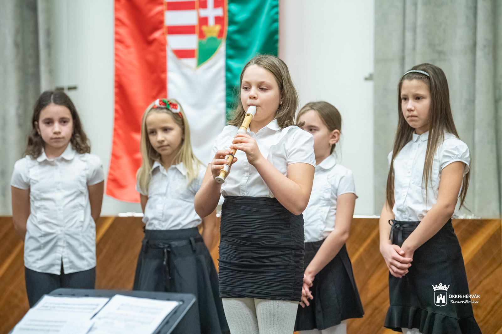 Ünnepváró hangverseny a Kodály Zoltán Általános Iskolával a Városháza dísztermében