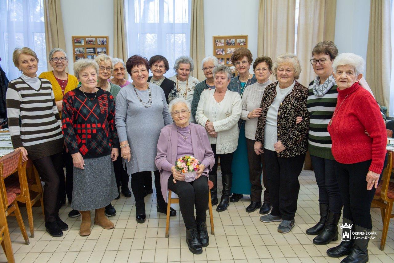 95. születésnapján köszöntötték Áldott Jánosnét