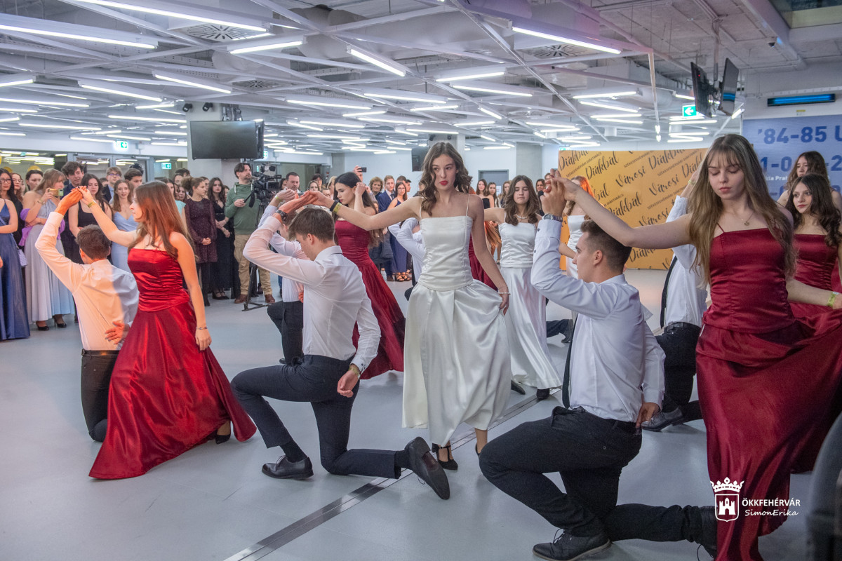 Négy év után ismét Városi Diákbál volt a Sóstón