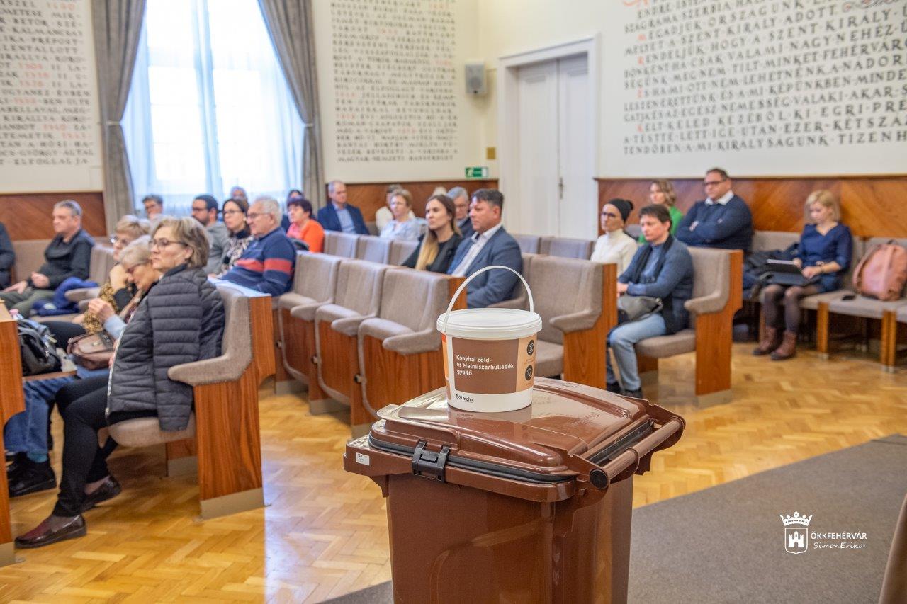 Tájékoztató az új konyhai zöld- és élelmiszerhulladékok gyűjtéséről