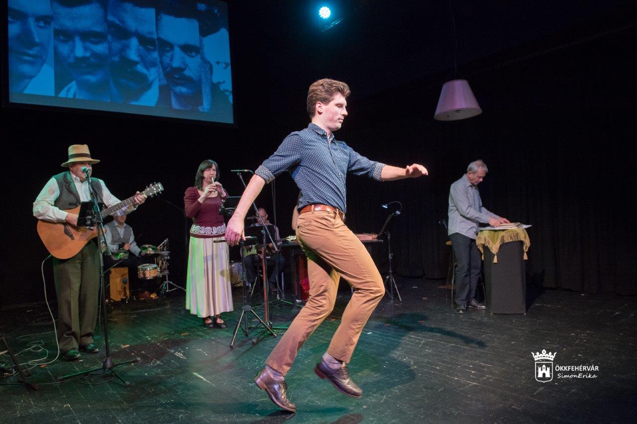 A teljesség felé premierjét tartották a Pelikán Fészekben