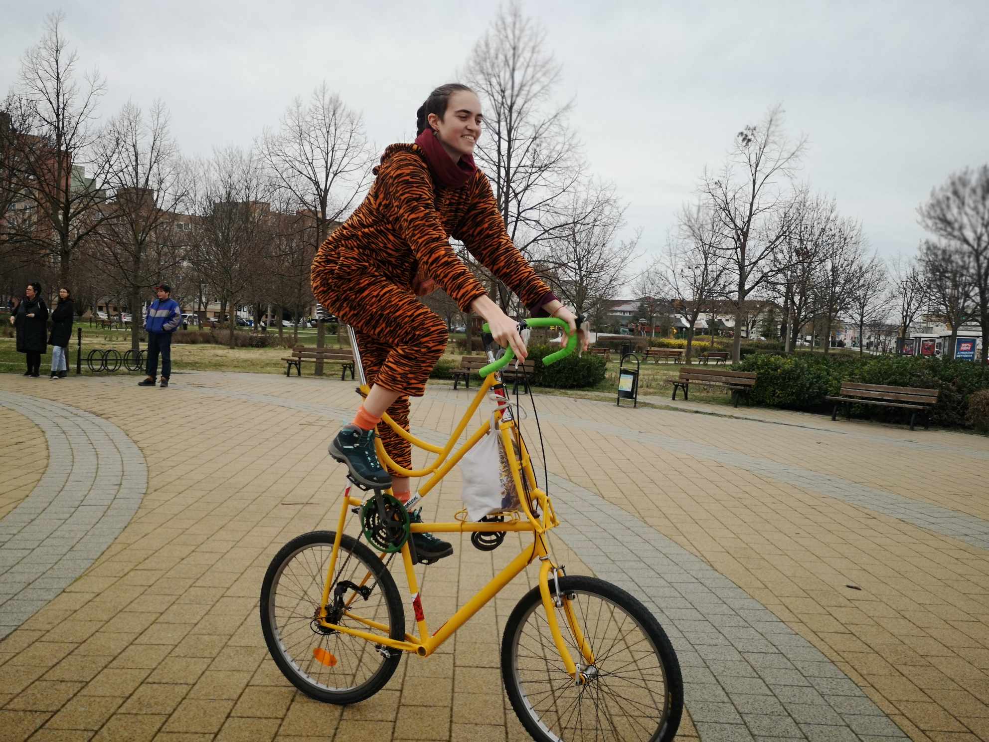 Így bicikliztek a jelmezesek Fehérváron!