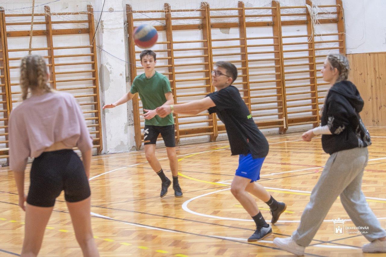 24 óráig röplabdáztak a fiatalok a Diáktanács kupáján