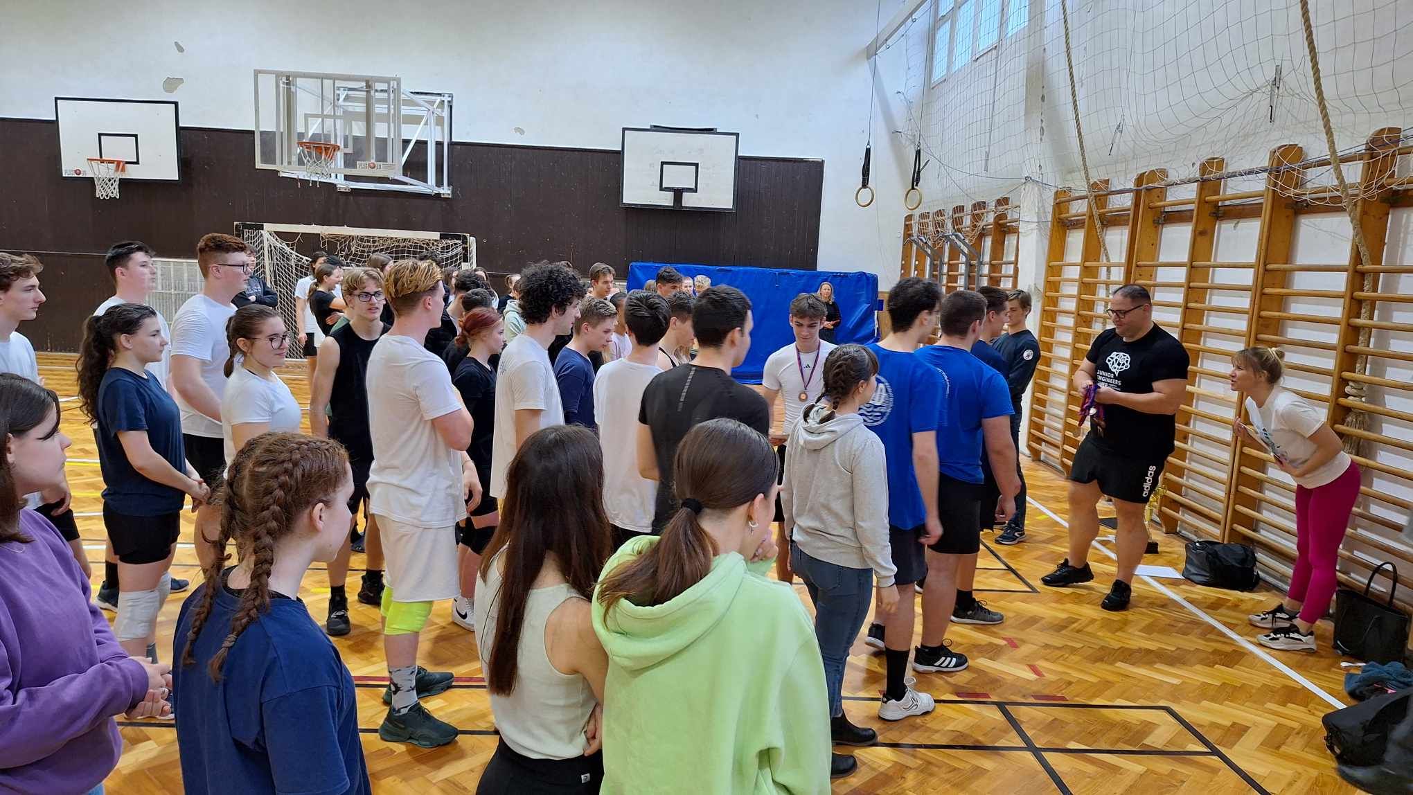 Díjátadó a Diáktanács 24 órás röplabdatornáján