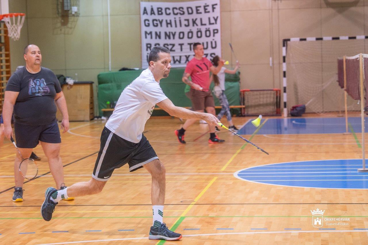 Nyitott tornatermek Fehérváron - tollaslabda a Sziget utcában