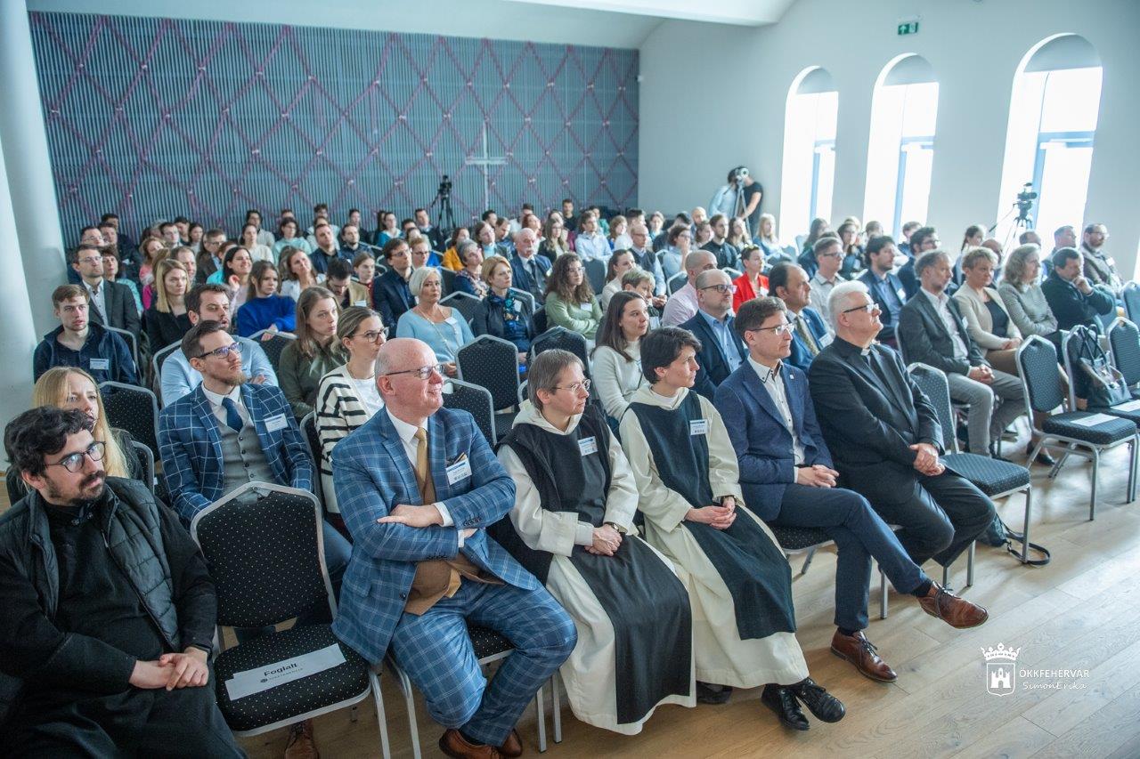 Ciszterencia - cisztercis öregdiákok és tanárok találkozója Fehérváron
