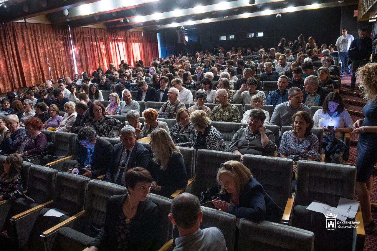 Vasvárisok művészeti bemutatója a Köfém Művházban