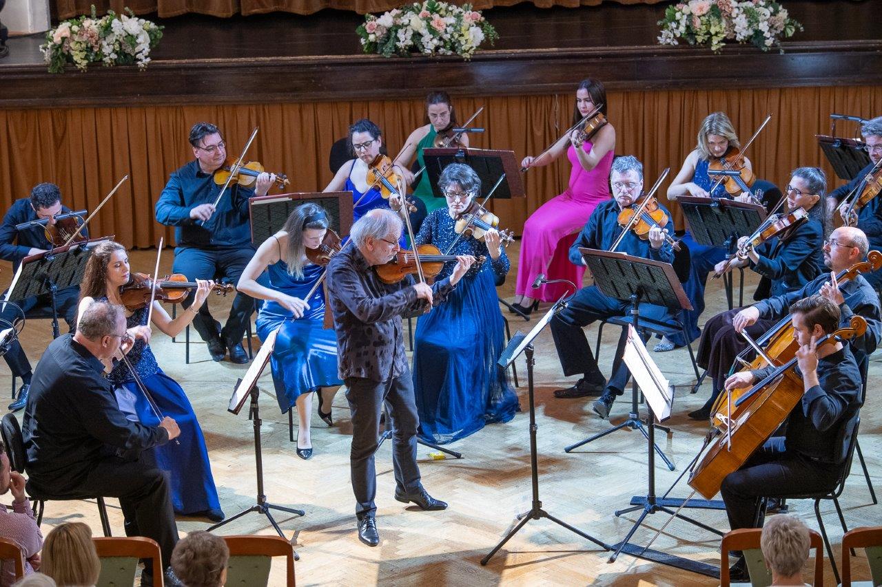 Szerenád szombaton - így folytatódott a szimfonikusok Somorjai-sorozata