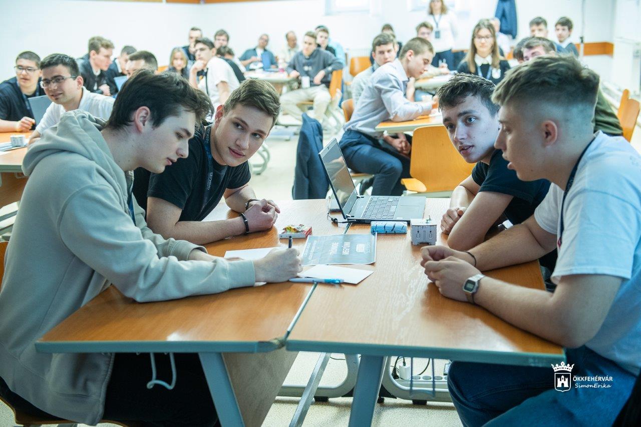 Műszaki és közismereti verseny a Széchenyi Technikumban