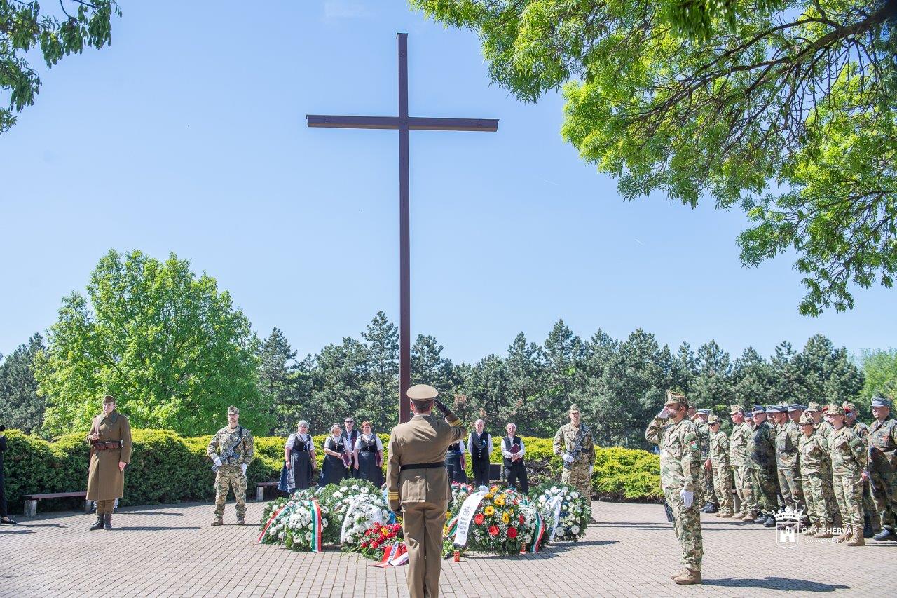 Összefogással újult meg a Szentlélek katonatemető