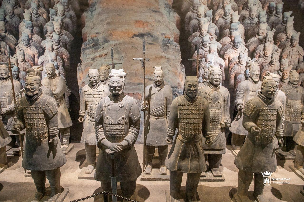 Agyagkatonák – kiállításmegnyitó a Gorsium Régészeti Parkban