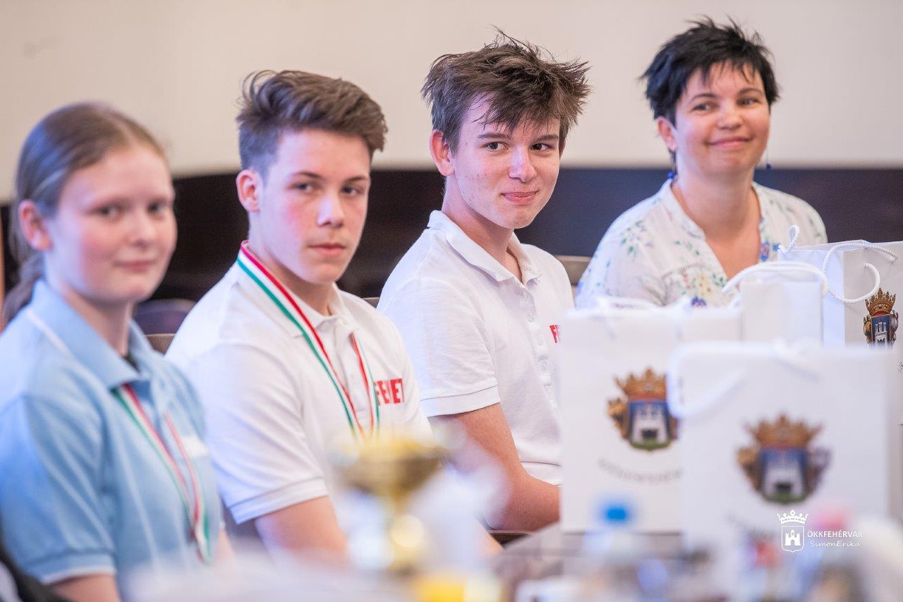 Ifjú sportlövészek látogatása a Városházán