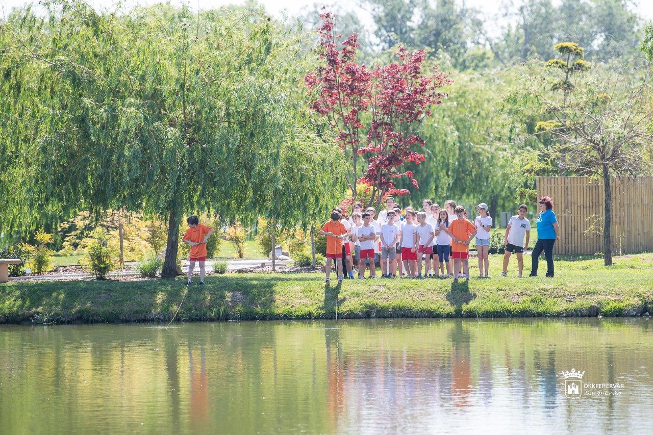 Megnyitották a csónakházat a Vörösmarty iskola mellett